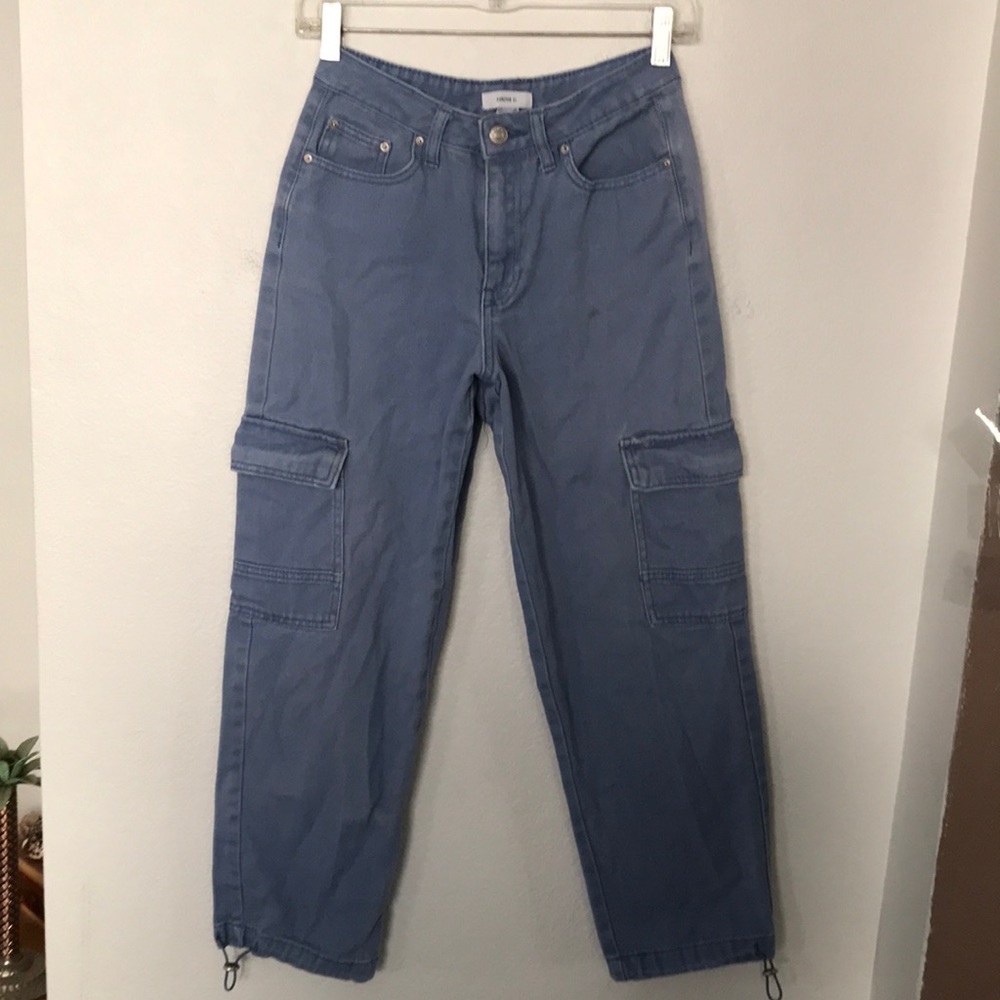 FOREVER 21 CARGO JEANS SIZE 24Wx26L LIGHT BLUE GREAT CONDITION!